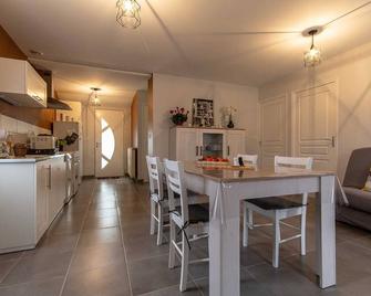 Les Grands Prés - Frontenard - Charette-Varennes - Comedor