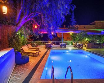 Eden Pyara Hotel Turunc - Turunç - Piscina