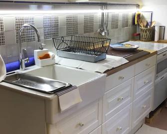 Maison Rose - The House Is A Studio With Bathroom - Battipaglia - Cucina