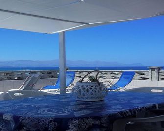 Bright Apartment in Alcamo: 100 m² with Sea View - Alcamo - Balcone