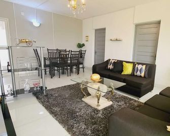 Maison Itaosy - Wifi Starlink, Garage & Jardin - Antananarivo - Living room
