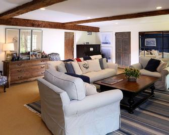 Hudson Valley 5 star Luxury Estate. 9,000 sq ft Luxury home. - Staatsburg - Living room