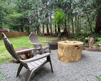 Your Forest Hideaway on Beautiful Harstine Island - Shelton - Patio