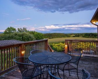 Ridgeview Retreat: Mountain Views and Pet Friendly - Staunton - Balcony