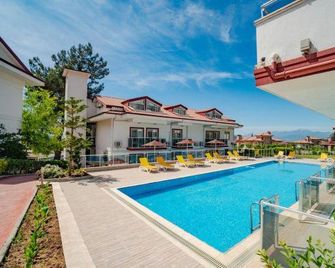 Sunshine Holiday Resort - Fethiye - Svømmebasseng