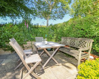 Ladylands Cottage - Newport - Patio