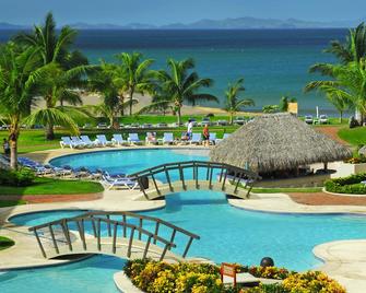 太平洋中部希爾頓逸林酒店 - 布恩達雷納斯 - El Roble - 游泳池