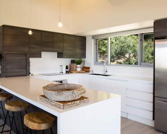 Lilys at Hyams - Hyams Beach - Kitchen