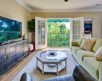 Greensboro Condo Rental Near Hospital and Trails! - Greensboro - Living room