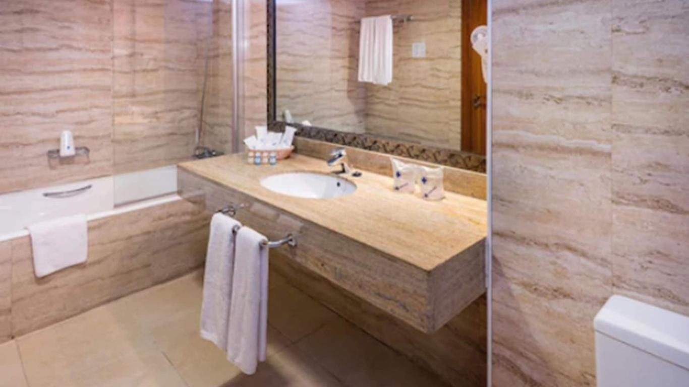 ميديتيرانيو باي هوتل آند ريزورت