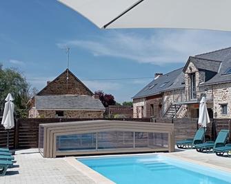 Les Gites Du Petit Marcel - Soudan - Piscina