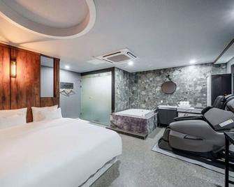 Dongducheon G7 Hotel - Dongducheon - Bedroom