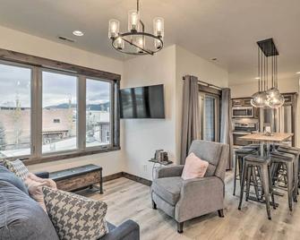 Sleek Columbia Falls Condo Centrally Located! - Columbia Falls - Living room