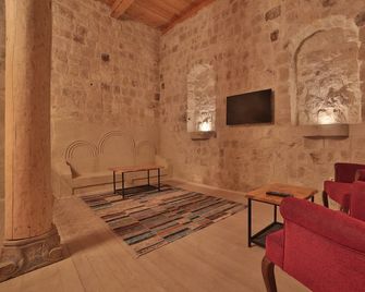 Taru Cave Suites - Urgup - Wohnzimmer