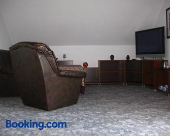 Pokoje Goscinne Pod Palmami - Busko-Zdrój - Wohnzimmer