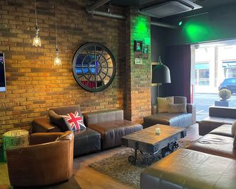 بي آند بي هوتل إنفرنيس - إينفيرنيس - ردهة