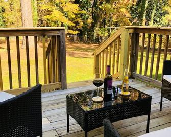 Pleasant Experience in this City Ranch - Downtown Cary - Cary - Patio