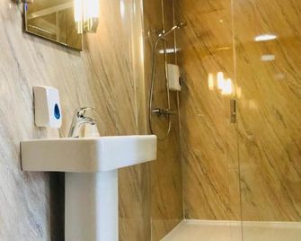 The Anchor Hotel and Bars - Skegness - Baño