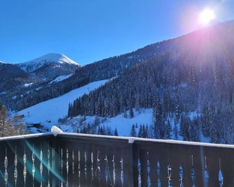 Kinder- und Familienhotel Nockalm - Innerkrems - Balcony