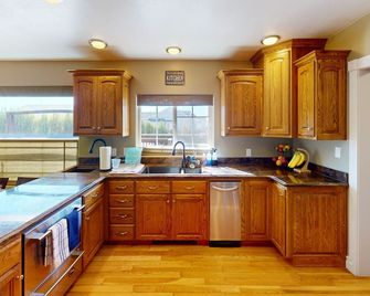 Tacit Shadow 'Aviator', Private Bedroom at base of Brian Head Mountain, WiFi - Parowan - Кухня