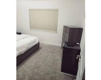 A cozy bedroom in a home with high-tech amenities - Oak Lawn