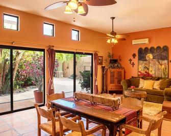 Villa Tranquilo, White sand Beach front, new infinity pool; walk to everything! - Los Barriles - Dining room