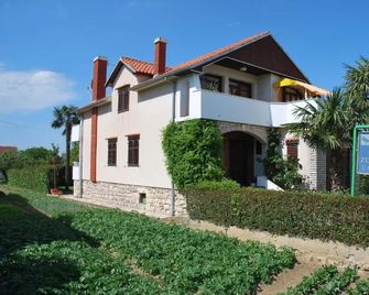 Guesthouse Ema - Sukošan - Building
