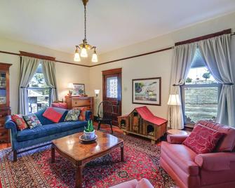 Historic Home on 160-Acre Farm in Bristol! - Bristol - Living room