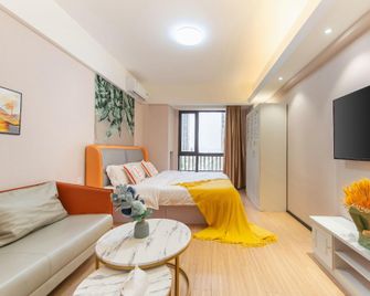 Tianxi Haisu Apartment Hotel (Gangdong Fifth Street Venice Water City Branch) - Dalian - Bedroom
