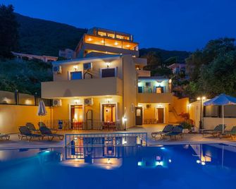 Corfu Secret - Ipsos - Pool