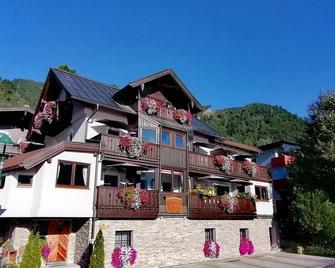 Family Room with Balcony Lake View - Ditzer, Haus - Zell am See - Building