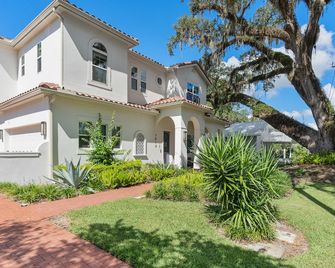 Located in the heart of lovely College Park easy access to downtown Orlando. - Orlando - Building