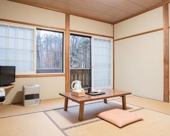 이와네 산소 - 미나미마키 - 다이닝룸