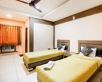 Spot On 38003 Hotel Vandana - Guwahati - Bedroom