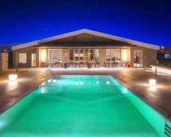 Ellopia Point Hotel - Ioanina - Piscina