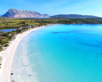 Authentic Sardinian villa surrounded by nature - Cala Liberotto - Pláž