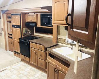 California Golden Dream C10 - Palo Alto - Kitchen
