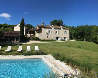 Charming stone residence with heated swimming pool 4X10 - Saint-Pantaléon - Bâtiment