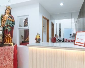 RedDoorz @ St. Catherine Residences Olongapo City - Olongapo - Рецепція