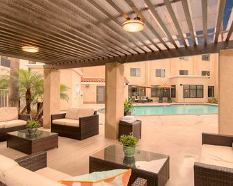 Holiday Inn Express & Suites Carlsbad Beach By IHG - Carlsbad - Piscina
