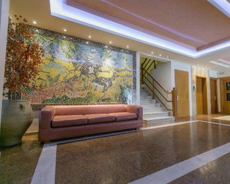 Tzaki hotel & restaurant Patras - Patrás - Recepción