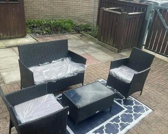 Manchester Holiday Home - Manchester - Patio