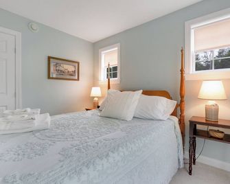 Lakefront haven near Pleasant Mt-central location-25 mi. to N.Conway - Bridgton - Bedroom