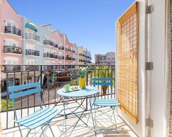 Cozy Stay with European Charm - Palm Coast - Balcony