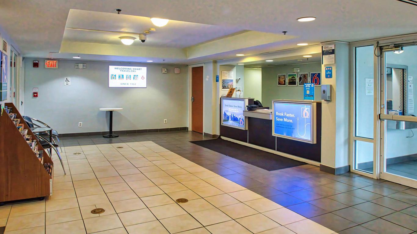 موتل 6 بافالو، نيويورك - أيربورت - ويليامزفيل