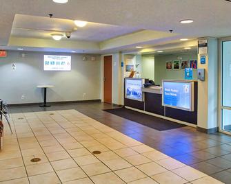 Motel 6 Buffalo Airport - Williamsville - Receptionist