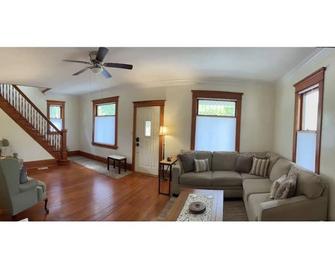 Warm, Charming and Cozy Turn of the Century Home - Chaska - Living room
