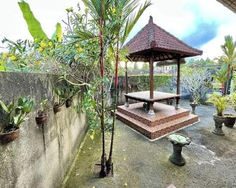 Mongan Homestay - Penebel - Patio