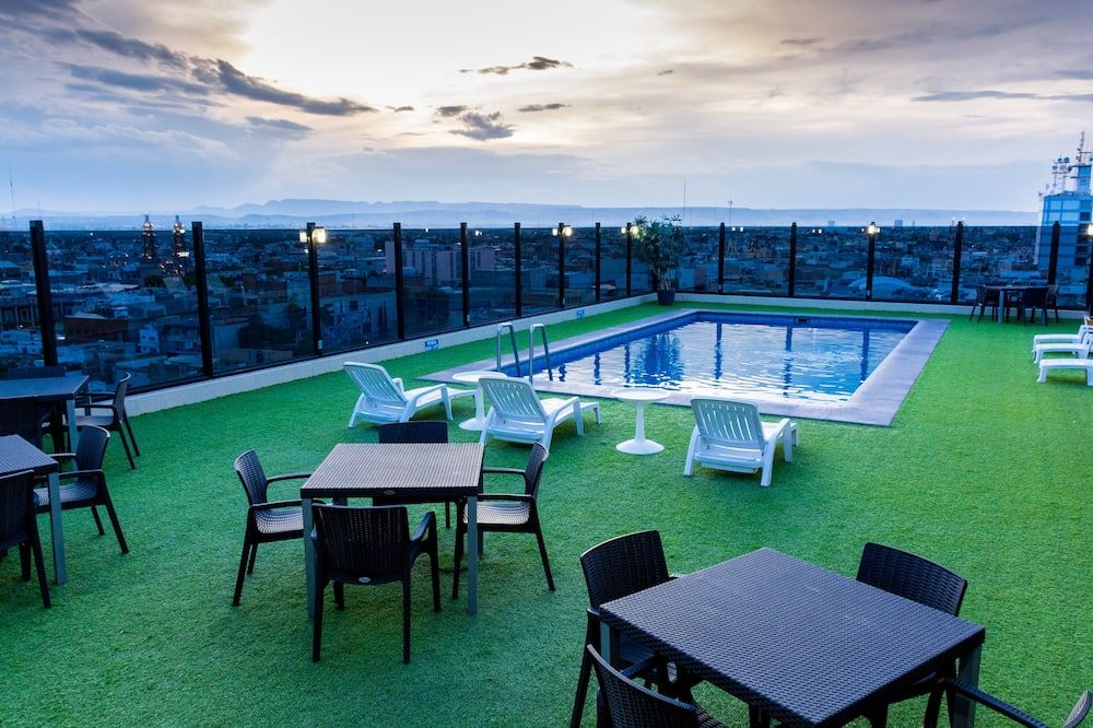 Hotel Real Plaza Aguascalientes - אגואסקליאנטס - בריכה