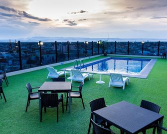 Hotel Real Plaza Aguascalientes - Aguascalientes - Piscina